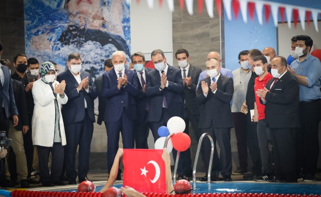 Bakan Kasapoğlu Yarı Olimpik Yüzme Havuzunun Açılışını Yaptı